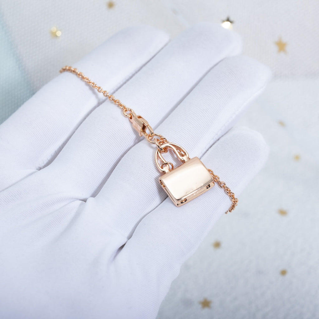 HERMES AMULETTE PEDANT PINK GOLD NECKLACE