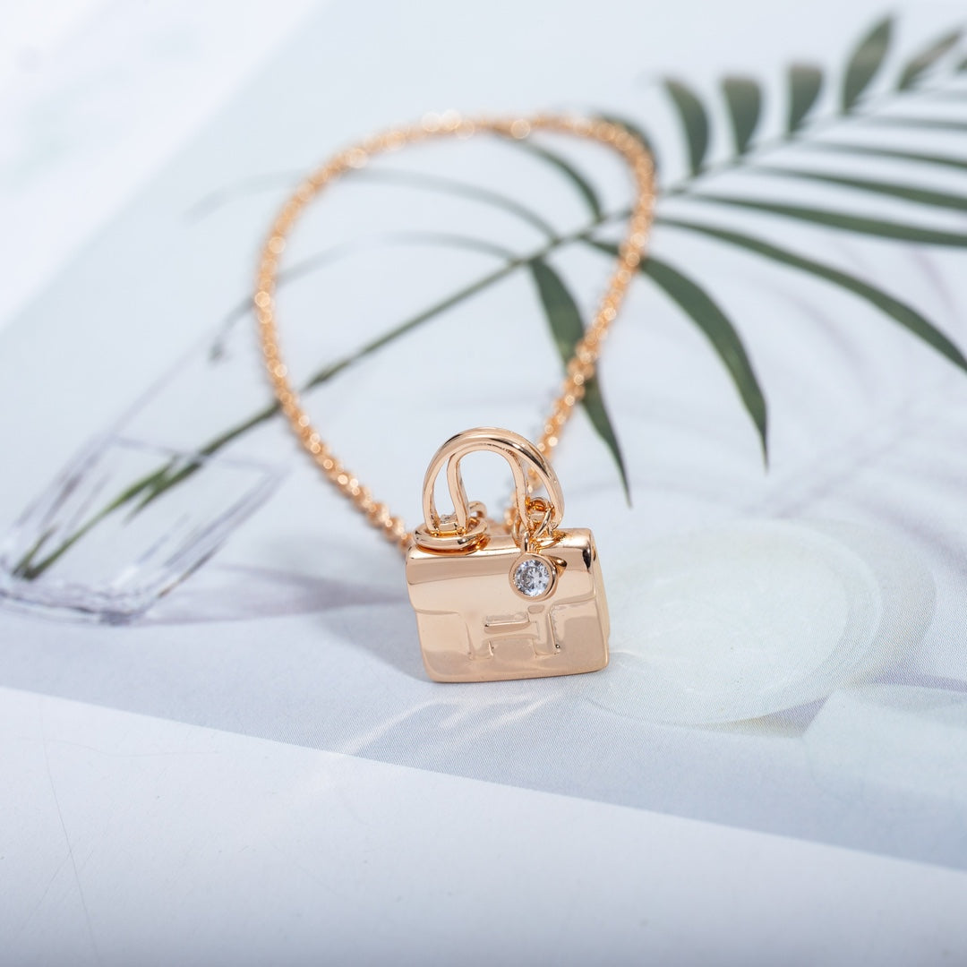 HERMES AMULETTE PEDANT PINK GOLD NECKLACE