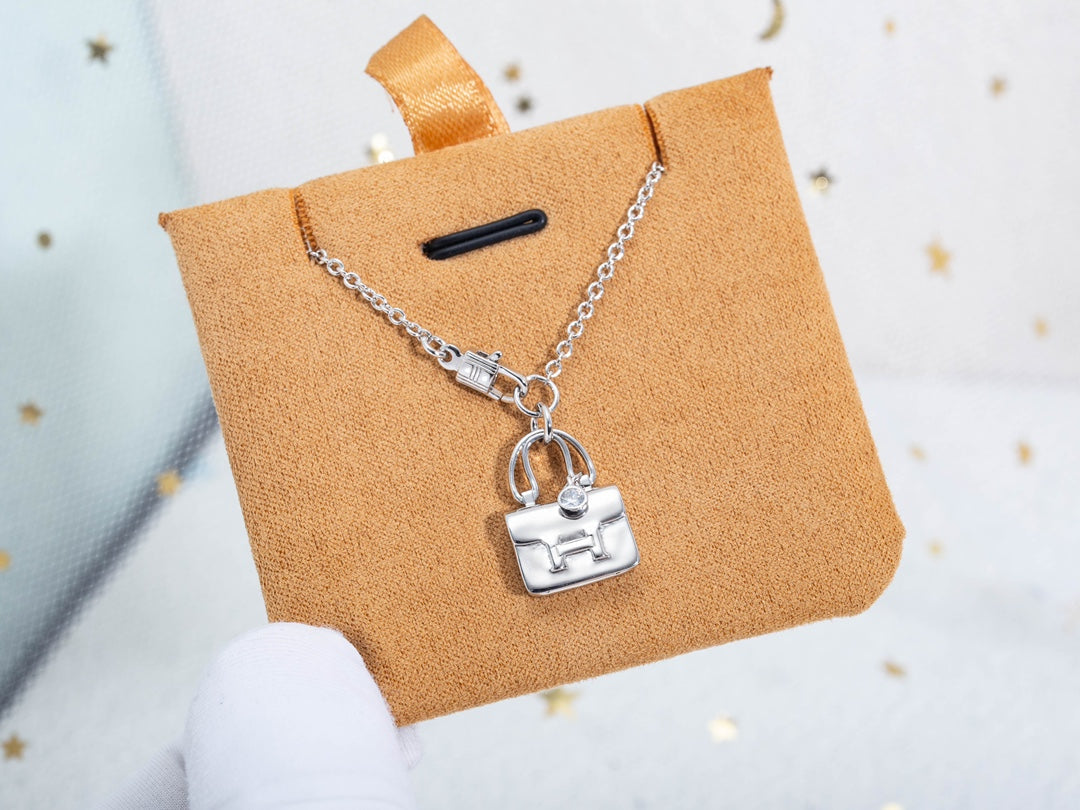 HERMES AMULETTE PEDANT SILVER NECKLACE
