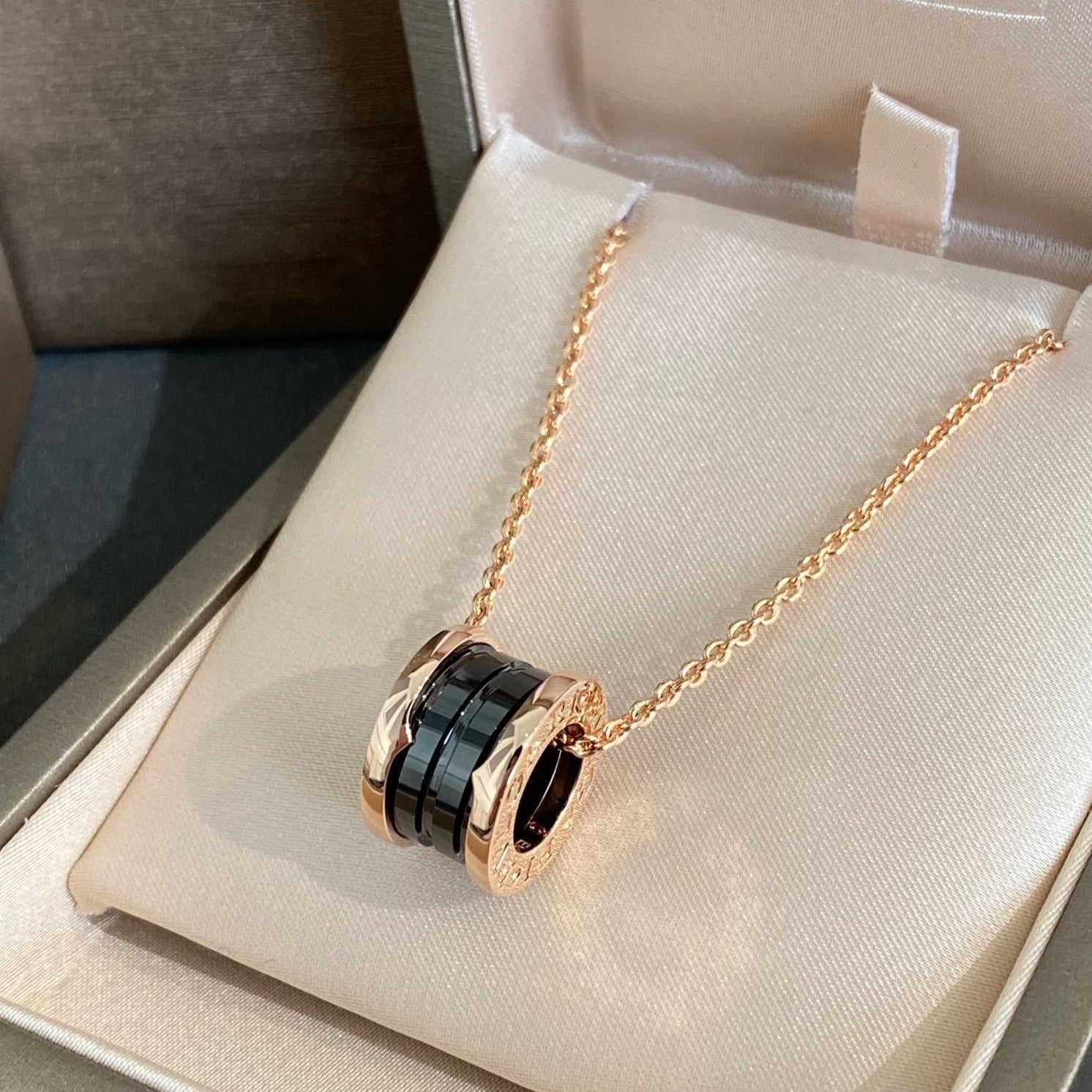 BVLGARI ZERO 1 BLACK CERAMIC PINK GOLD NECKLACE