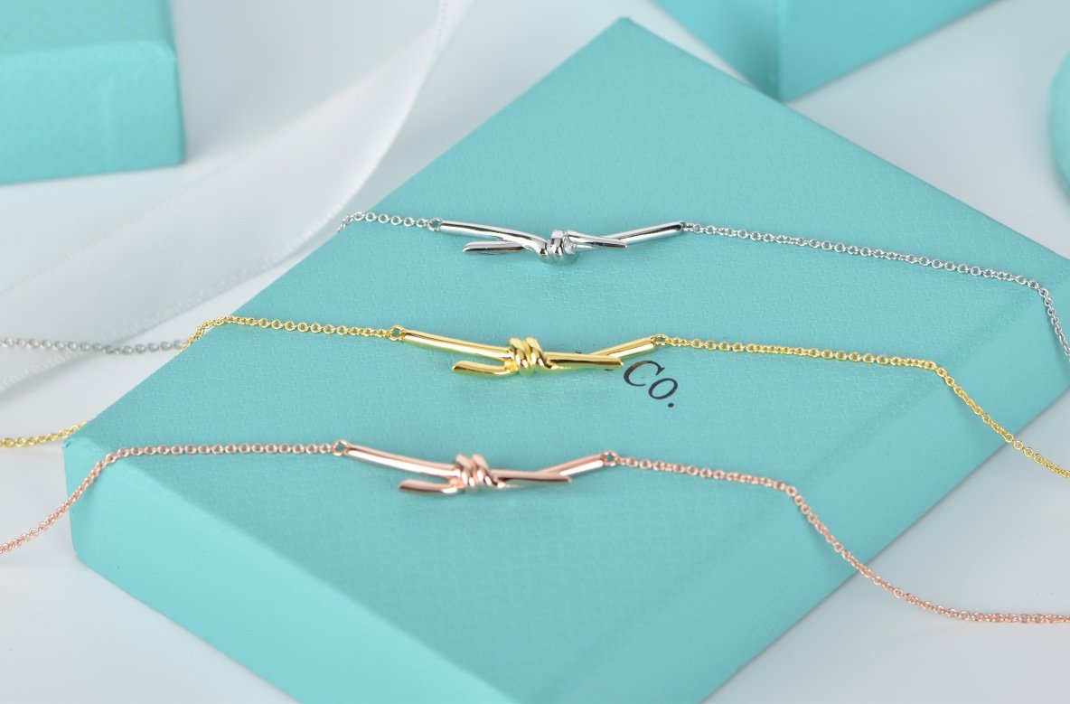 TIFFANY KNOT NECKLACE