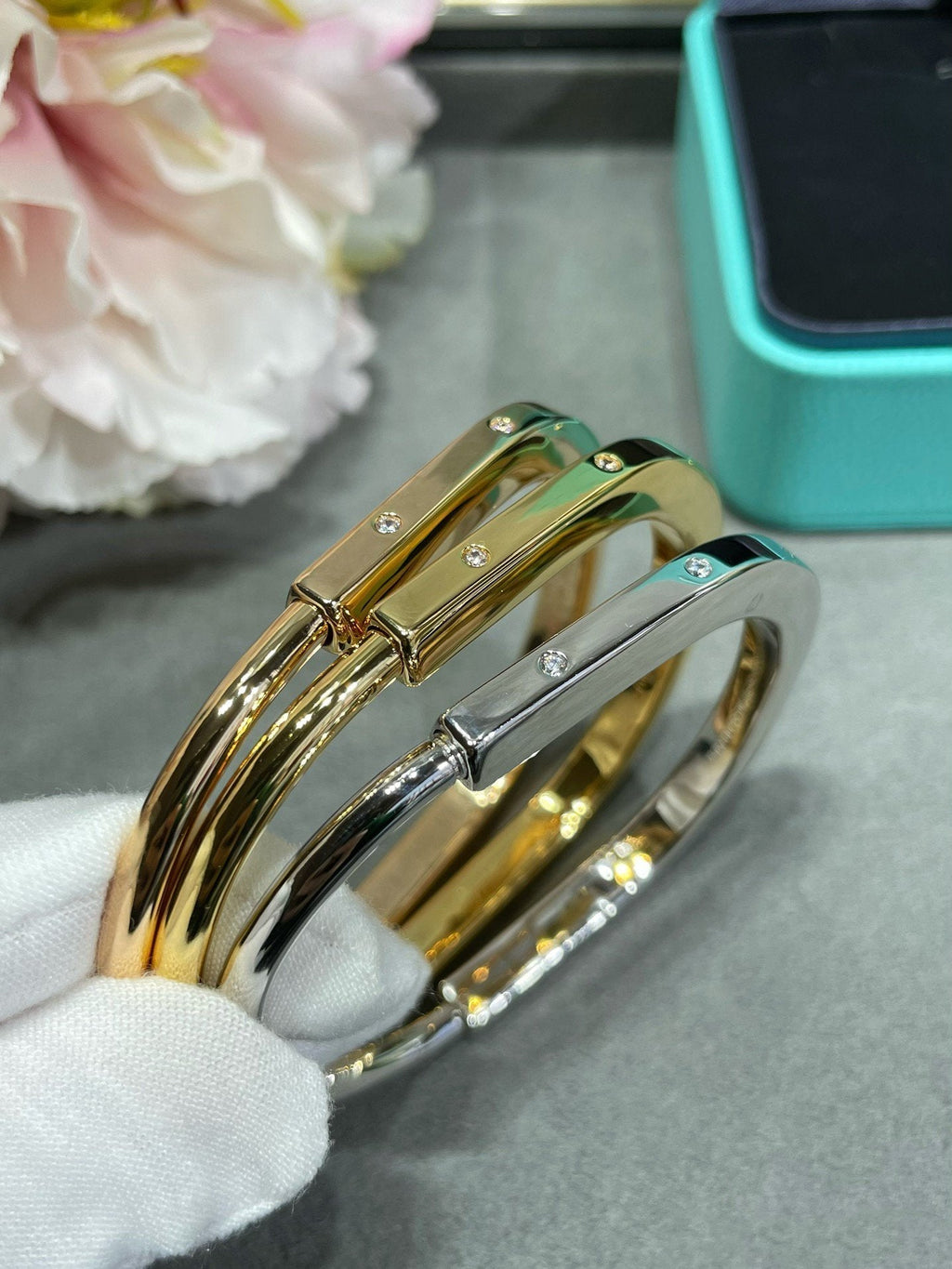 TIFFANY LOCK BRACELET 8 DIAMOND