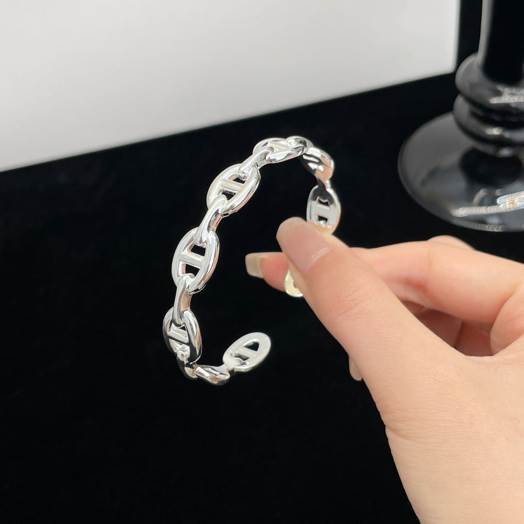 HERMES CHAINE SILVER OPEN BRACELET