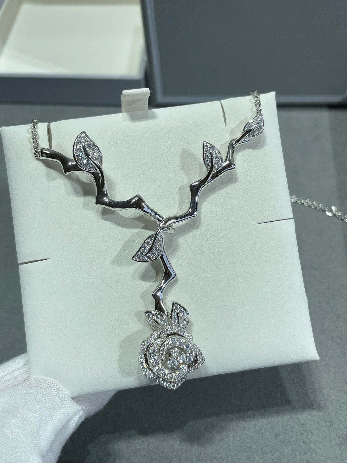 DIOR ROSE BAGATELLE DIAMOND NECKLACE