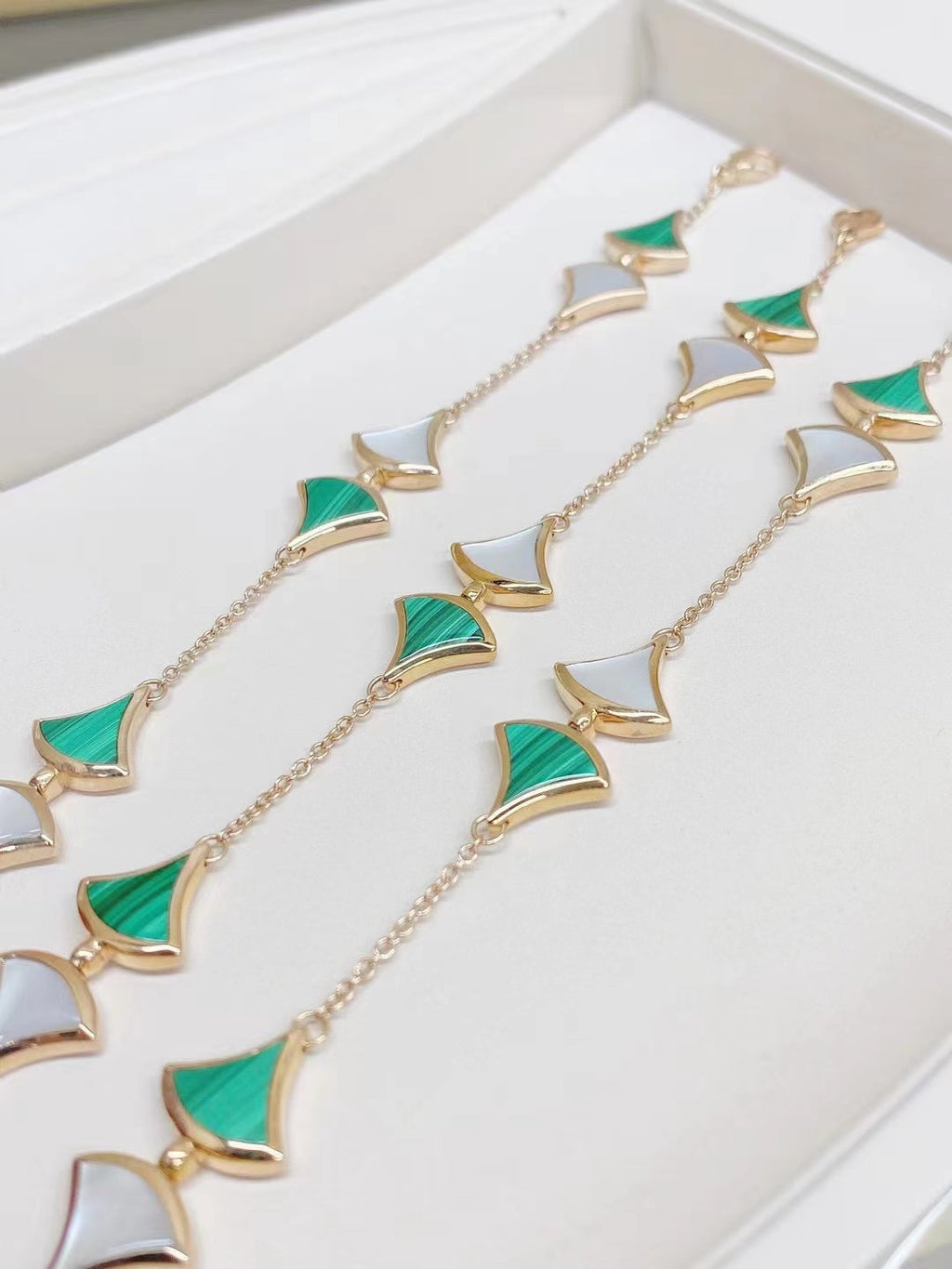 BVLGARI DREAM MOP AND MALACHITE BRACELET PINK GOLD