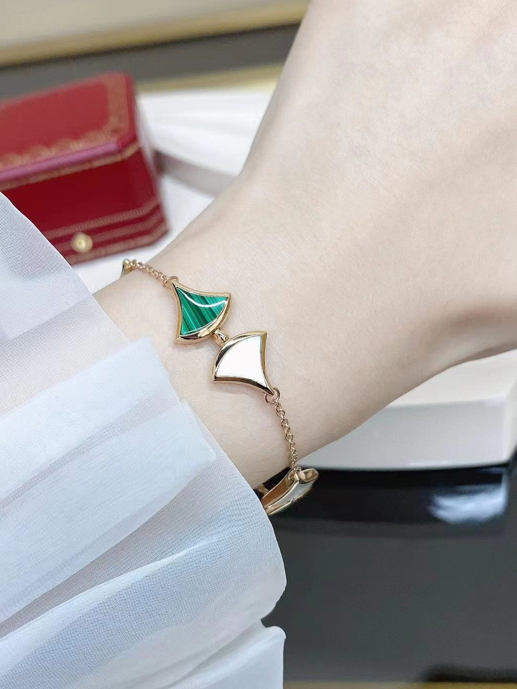 BVLGARI DREAM MOP AND MALACHITE BRACELET PINK GOLD