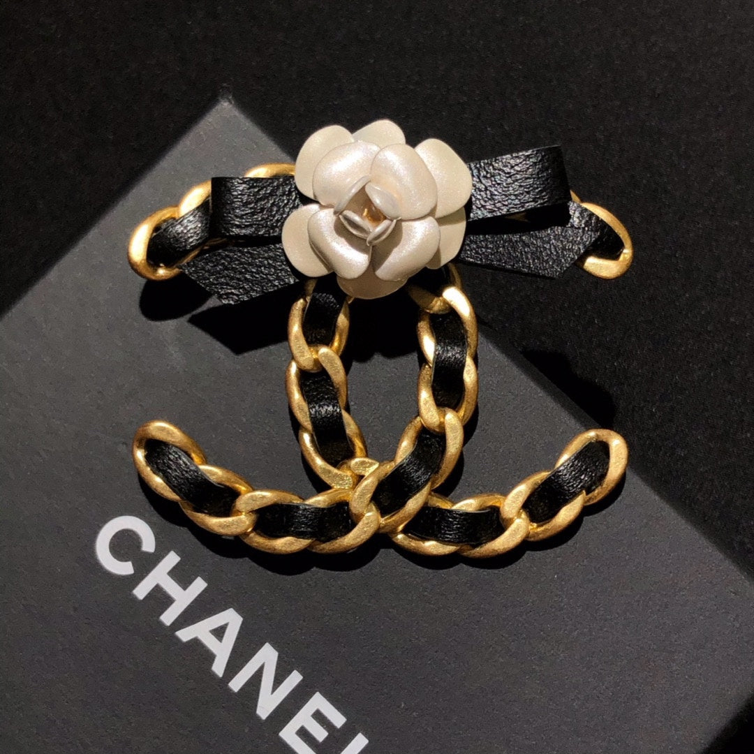 Chanel Brooch Gold 158839