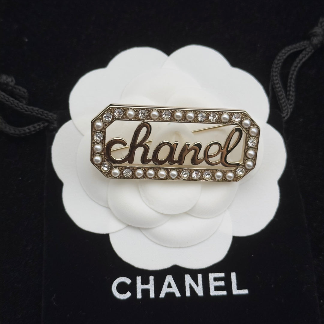 Chanel Brooch Gold 182072