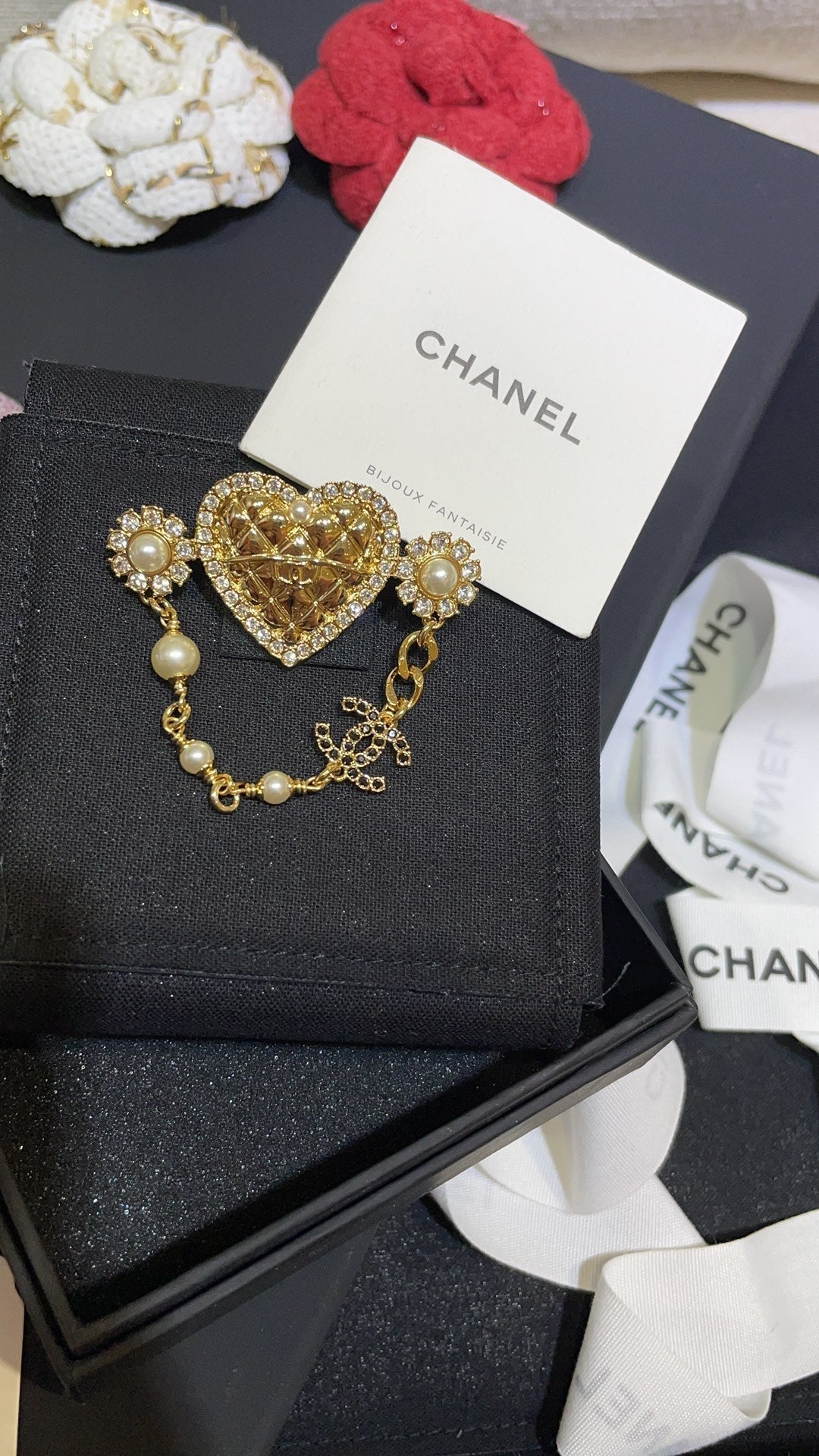 Chanel Brooch Gold 163085