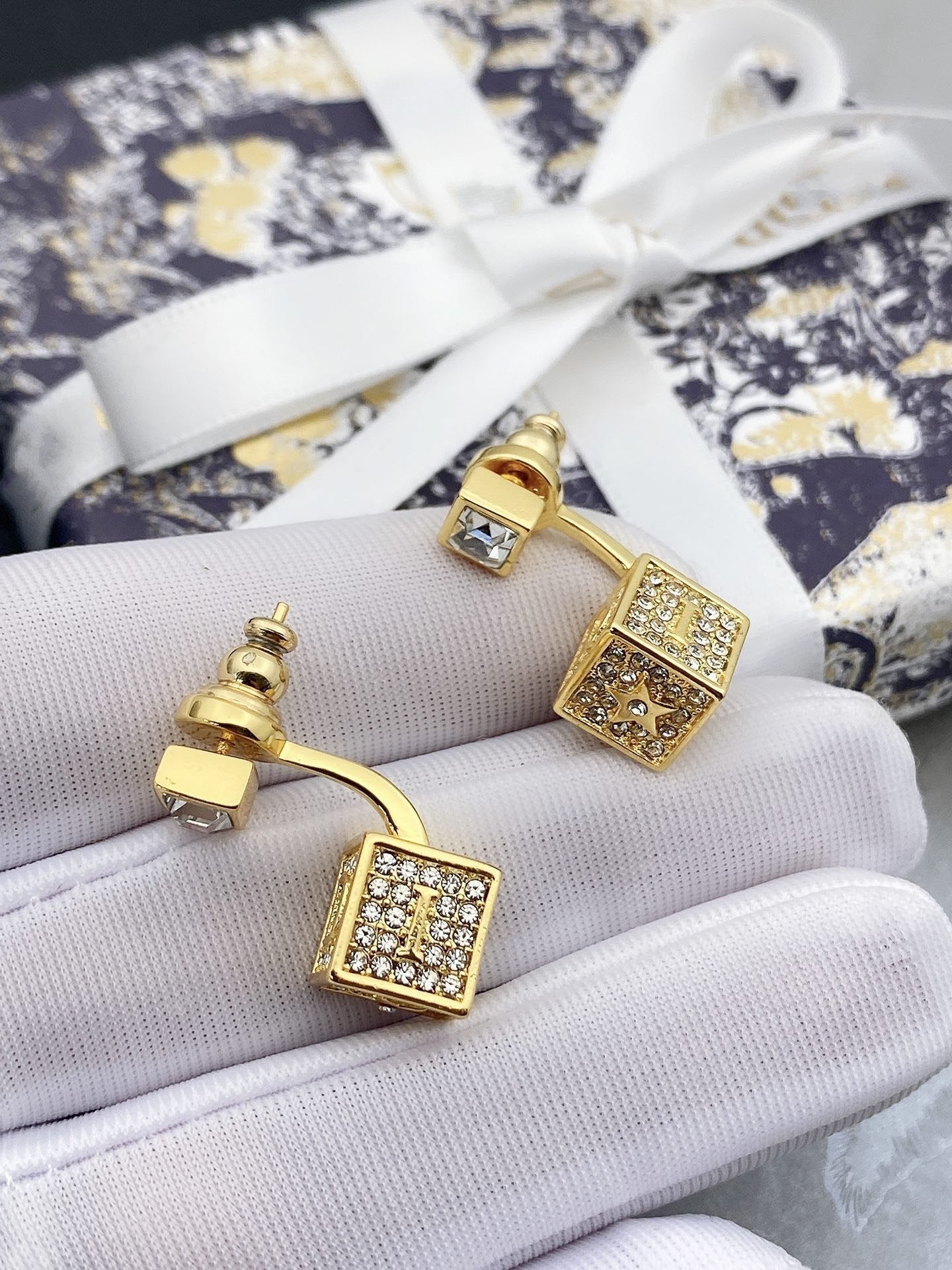 DIOR D-STAR GOLD DIAMOND EARRINGS