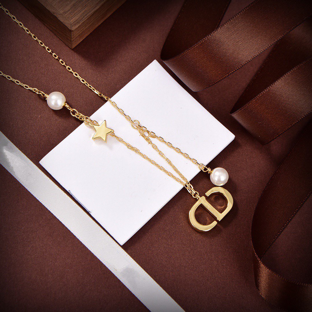 DIOR CD STAR PEDANT GOLD DIAMOND NECKLACE