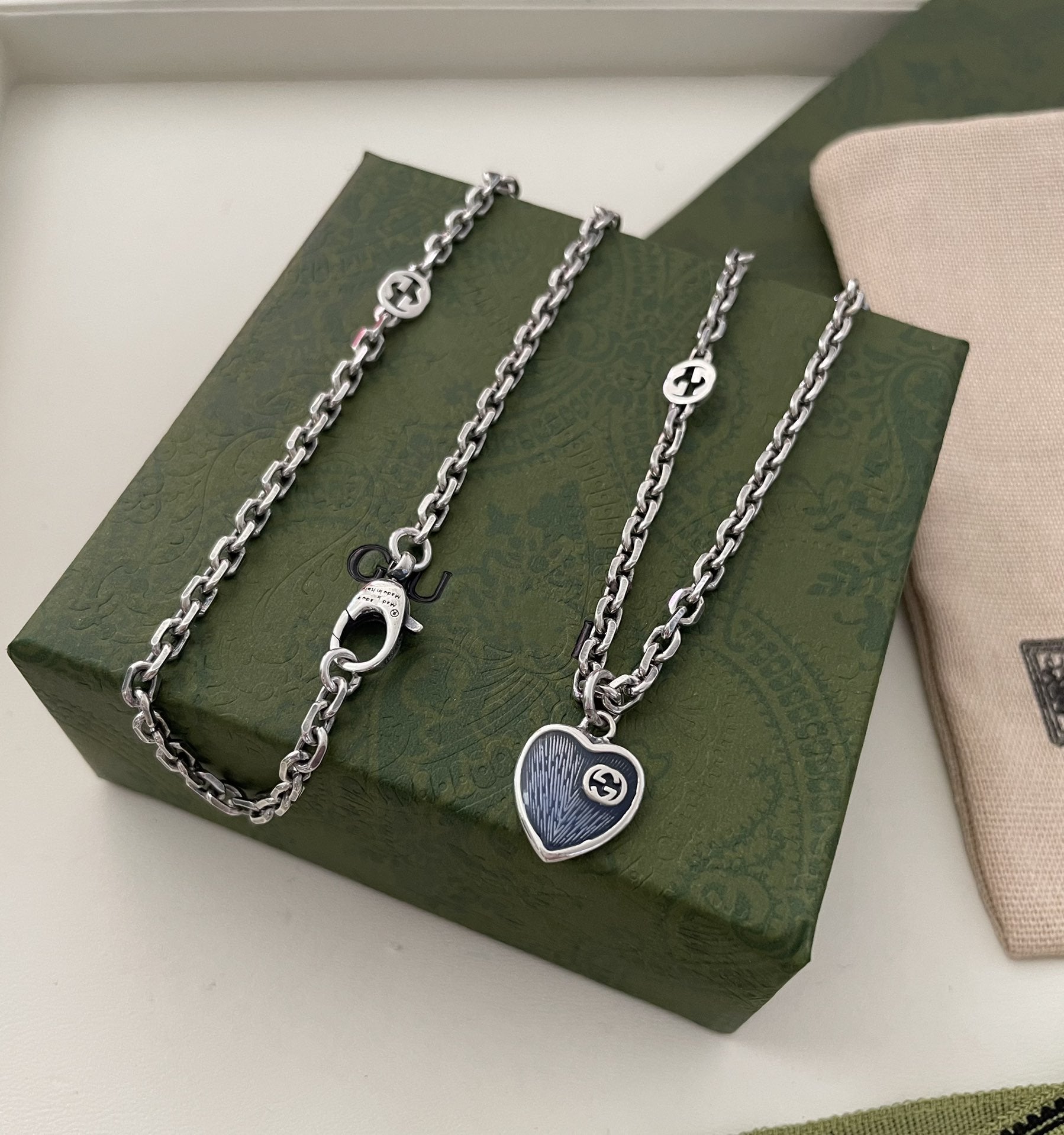 GUCCI GG HEARTS STERLING SILVER BLUE ENAMEL PENDANT NECKLACE