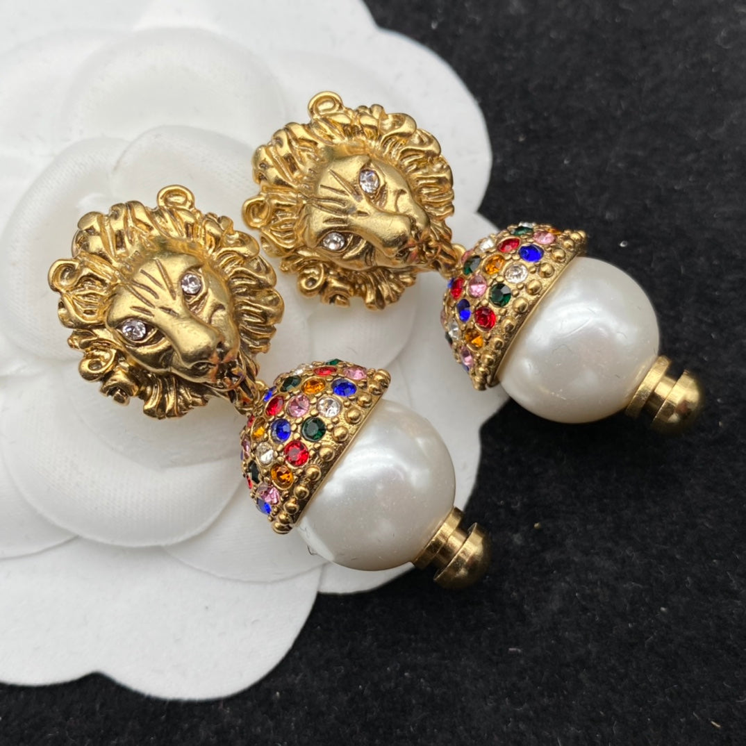 GUCCI GG LION HEAD PEARL COLORED DIAMOND EARRINGS