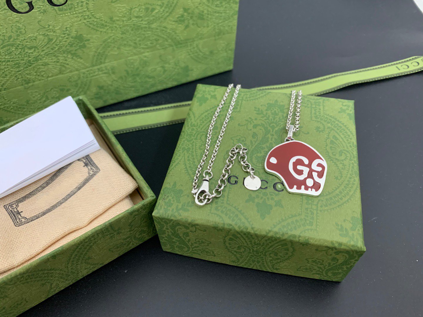 GUCCI GG SKULL RED ENAMEL NECKLACE