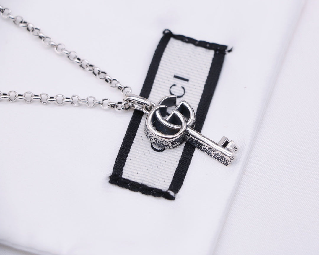 GUCCI GG SILVER DOUBLE G KEY NECKLACE