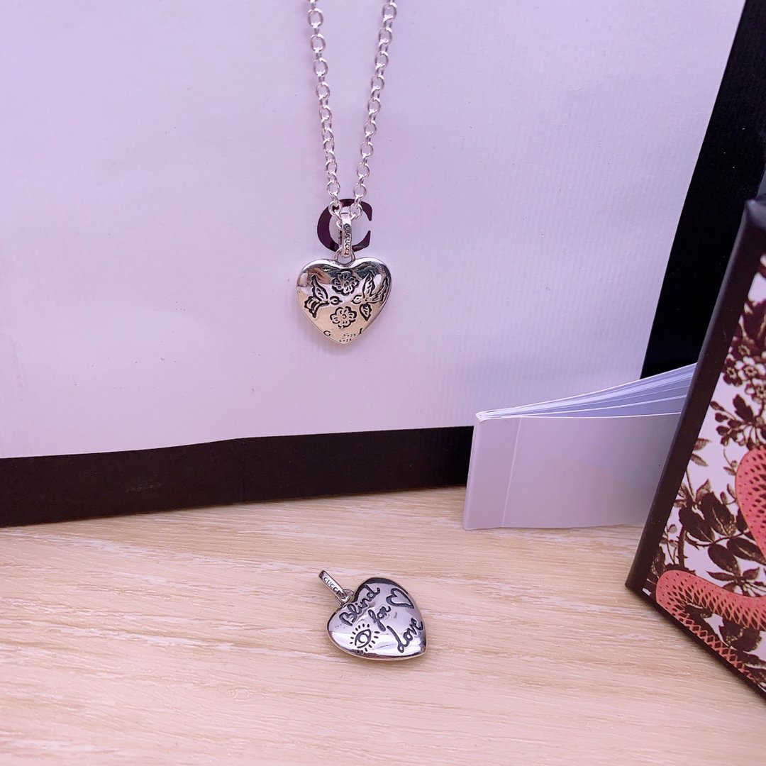 GUCCI GG BLIND FOR LOVE STERLING SILVER HEART PENDANT NECKLACE