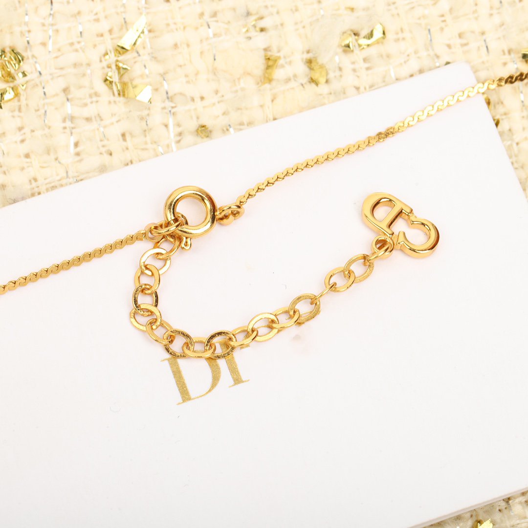 DIOR CD LOVE NECKLACE