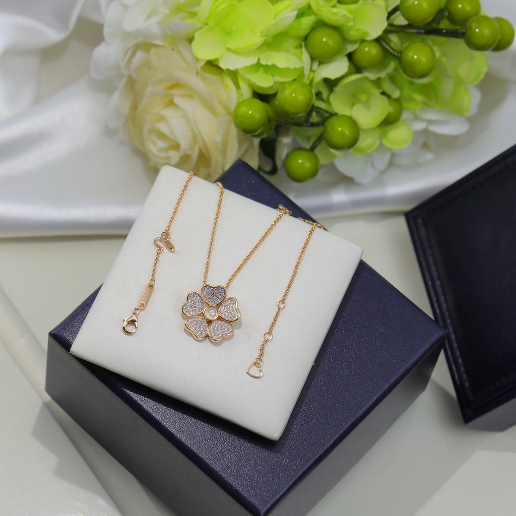 CHOPARD HAPPY PEDANT DIAMOND NECKLACE