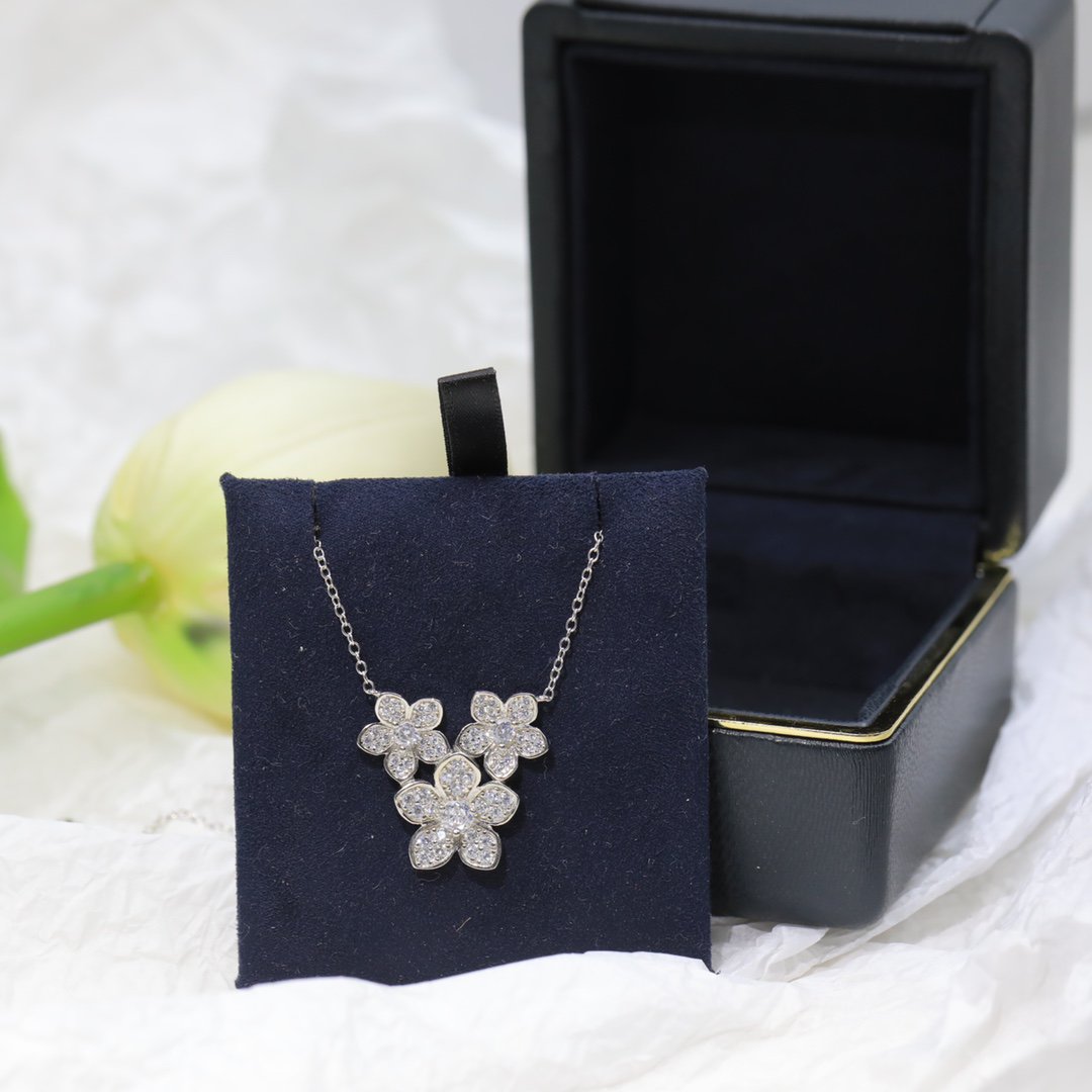GRAFF WILD FLOWER SILVER DIAMOND CLUSTER NECKLACE