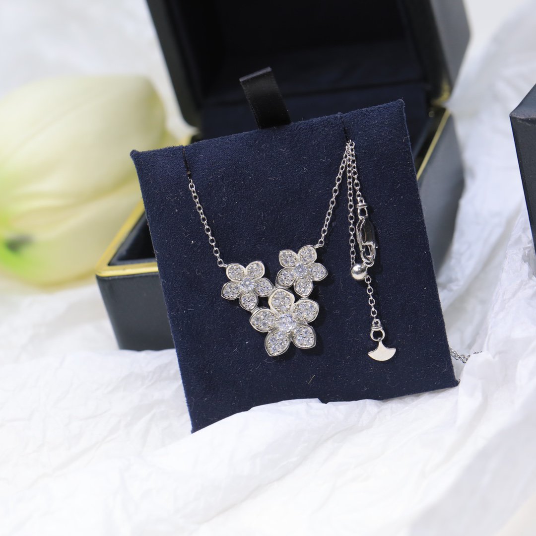 GRAFF WILD FLOWER SILVER DIAMOND CLUSTER NECKLACE
