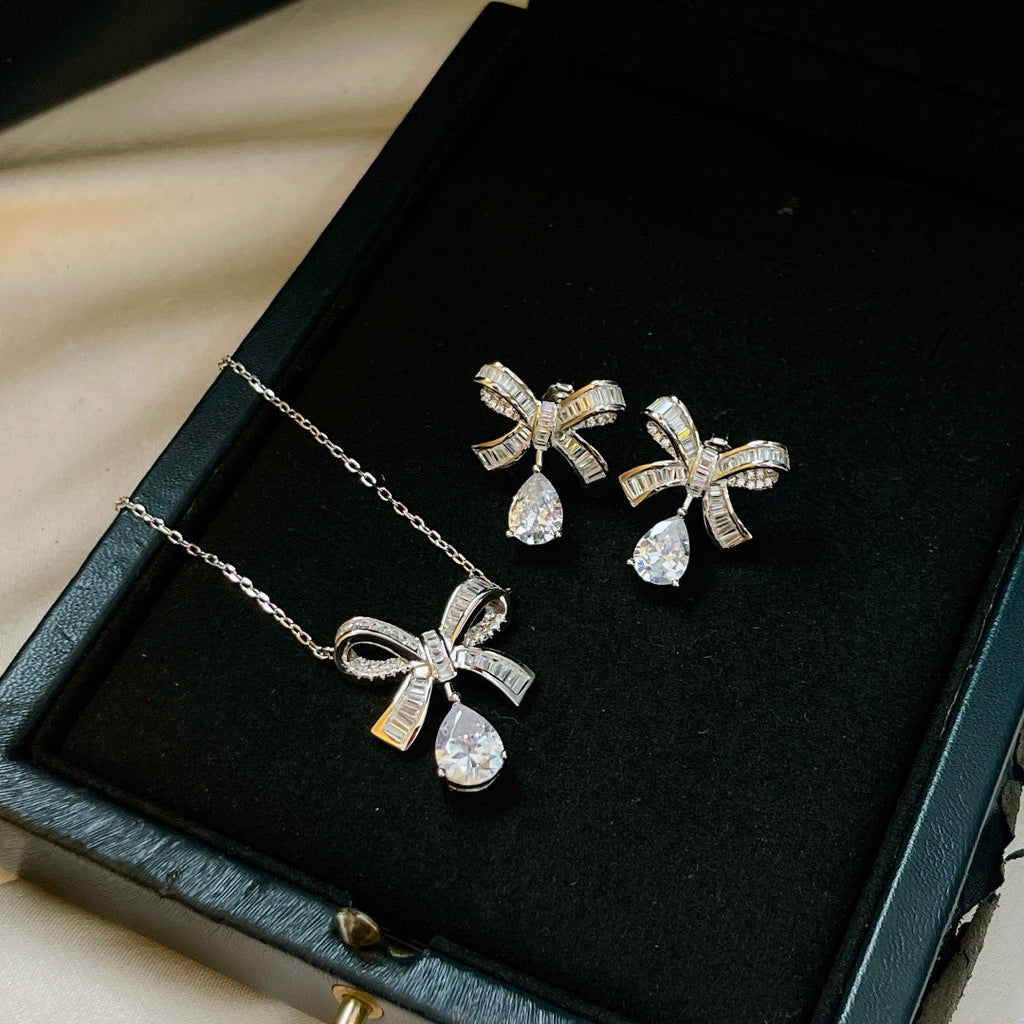 GRAFF TILDA BOW BAGUETTE CUT SILVER DIAMOND DROP NECKLACE