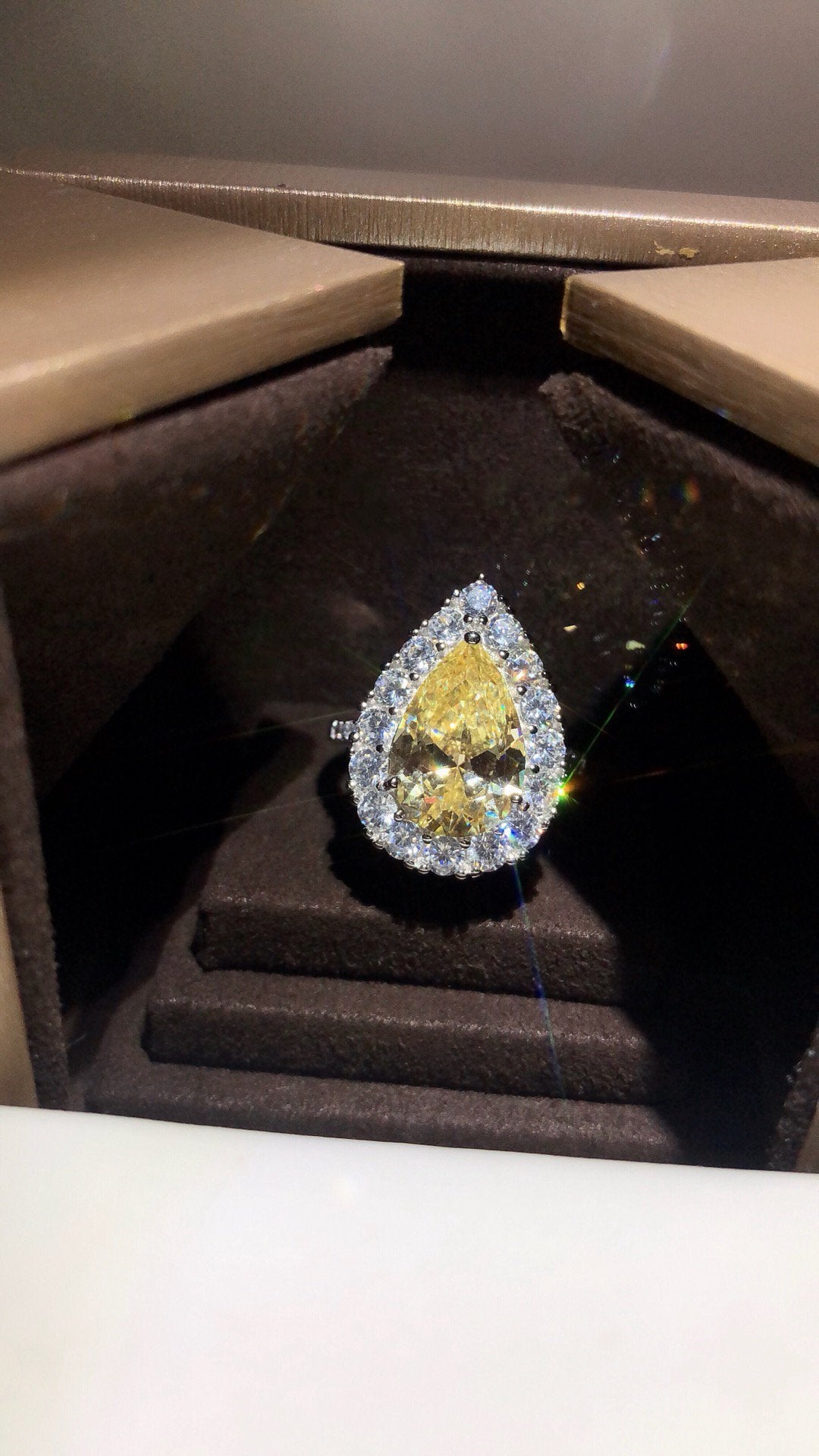GRAFF CONSTELLATION PEAR SHAPE YELLOW SILVER DIAMOND RING