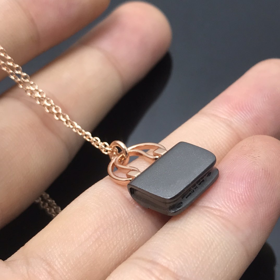 HERMES WOMEN'S HM AMULETTES CONSTANCE PENDANT NECKLACE