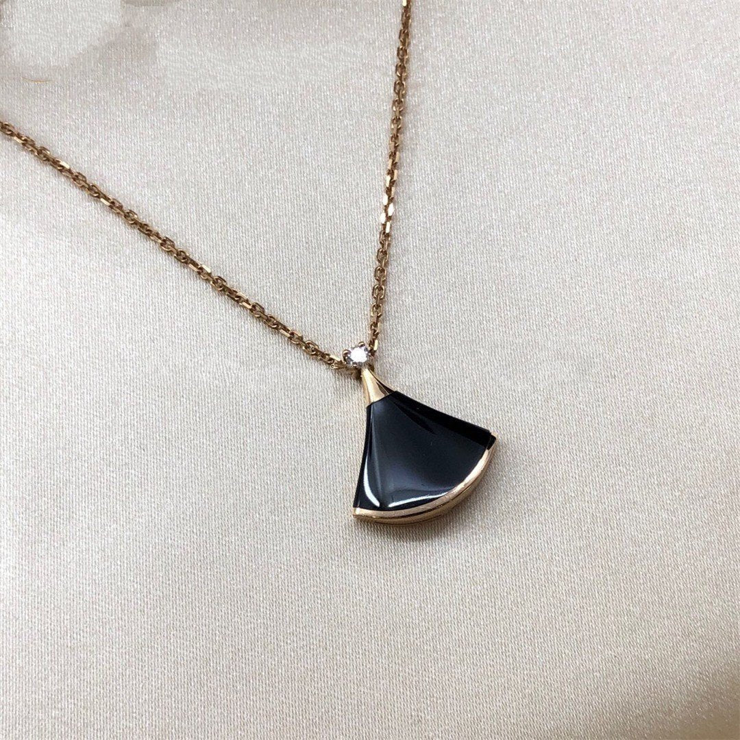 BVLGARI DREAM NECKLACE ONYX 1 DIAMOND