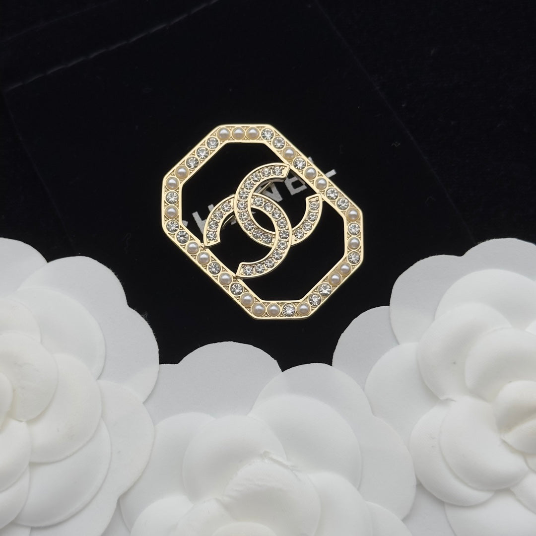 Chanel Brooch Gold 183383